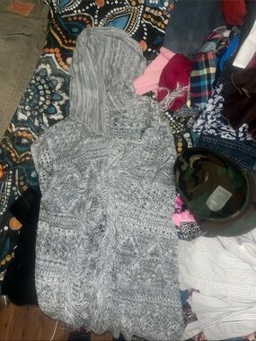 Vanity laced hooded  top 20$  silver
